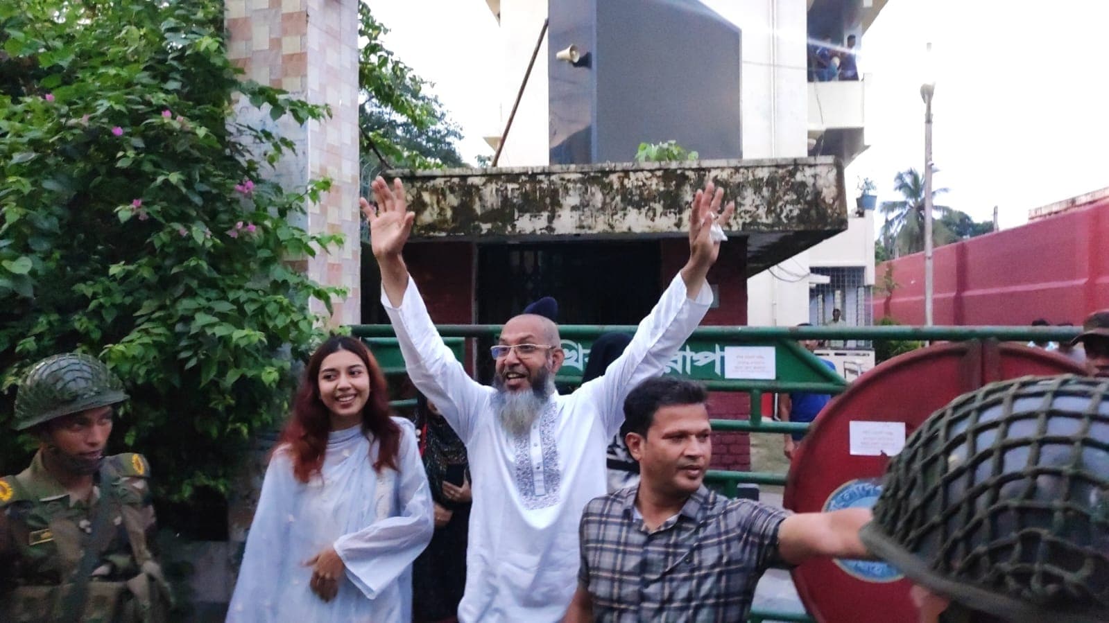 "আমার আব্বাকে সম্মানের সঙ্গে অব্যাহতি দিন” তারেক রহমানের কাছে বগুড়া বিএনপি নেতার মেয়ের আবেগঘন আবেদন