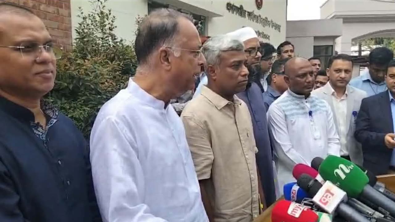 তেলের ২ জাহাজ আসছে পরশু, উদ্বেগের কারণ নেই: জ্বালানি মন্ত্রী