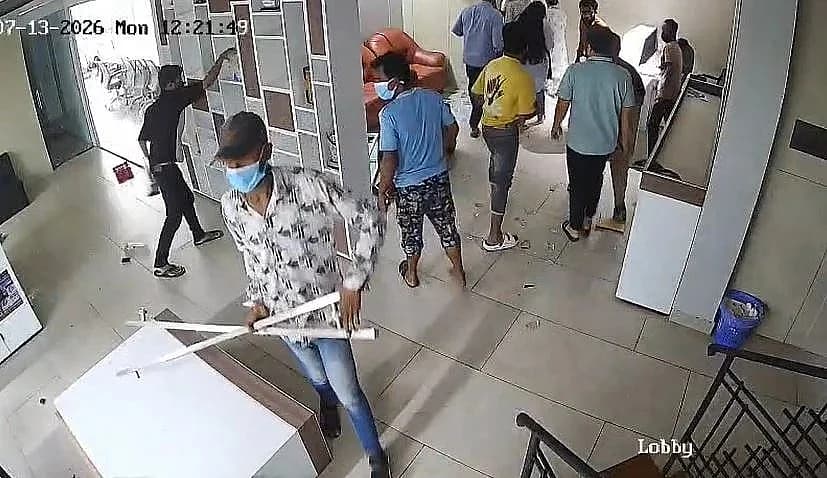 চট্টগ্রামে ইন্টারনেট প্রতিষ্ঠানে হামলা ও লুটের ঘটনায় ৮ গ্রেপ্তার