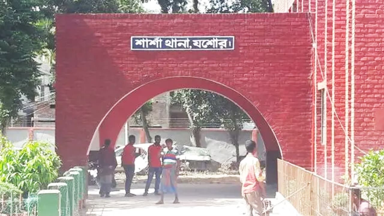 খেলা দেখে চা খেতে যাওয়ার পথে মোটরসাইকেল দুর্ঘটনায় দুজন নিহত