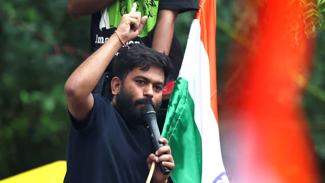 এবার ককরোচ জনতার নেতা অভিজিৎকে তুলে নিয়ে গেছে পুলিশ
