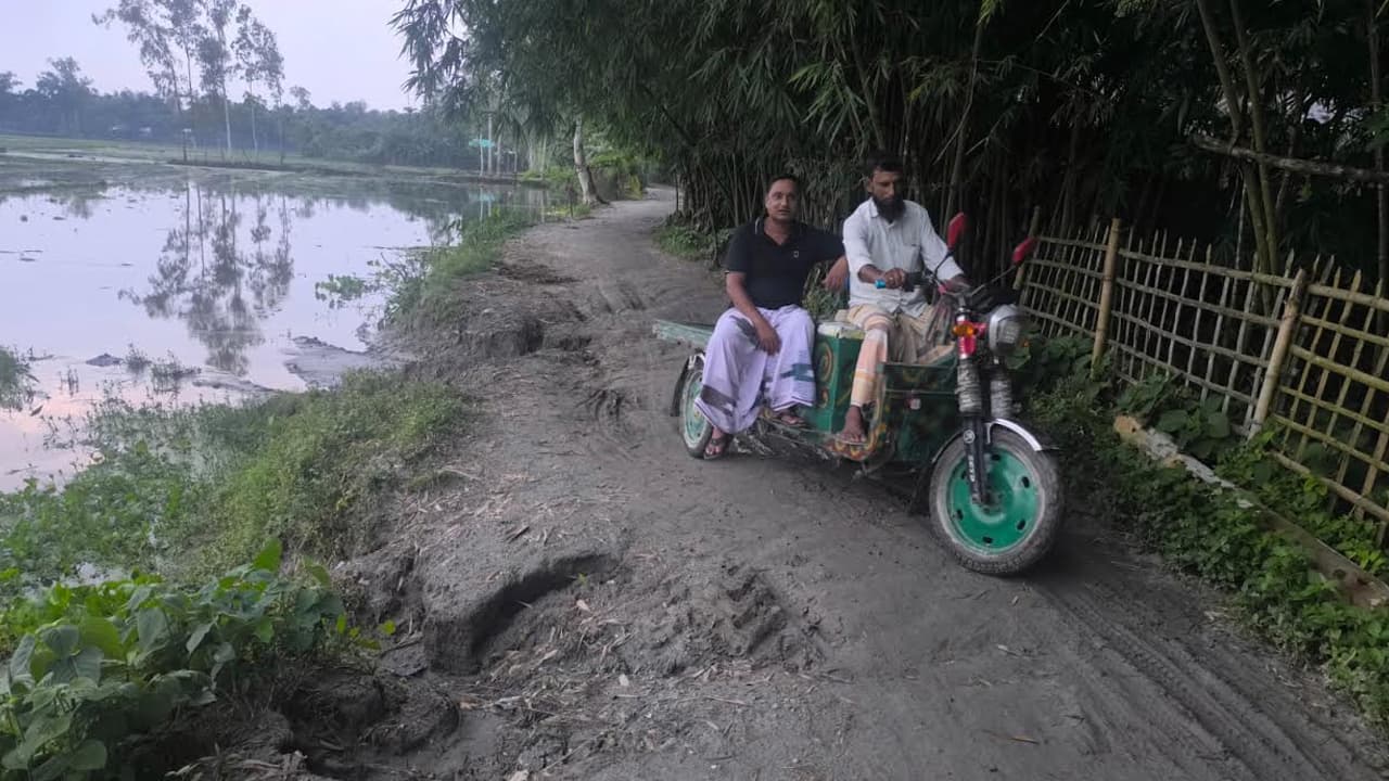 ডিমলায় বেহাল দুই কিলোমিটার সড়ক, ভোগান্তিতে হাজারো মানুষ