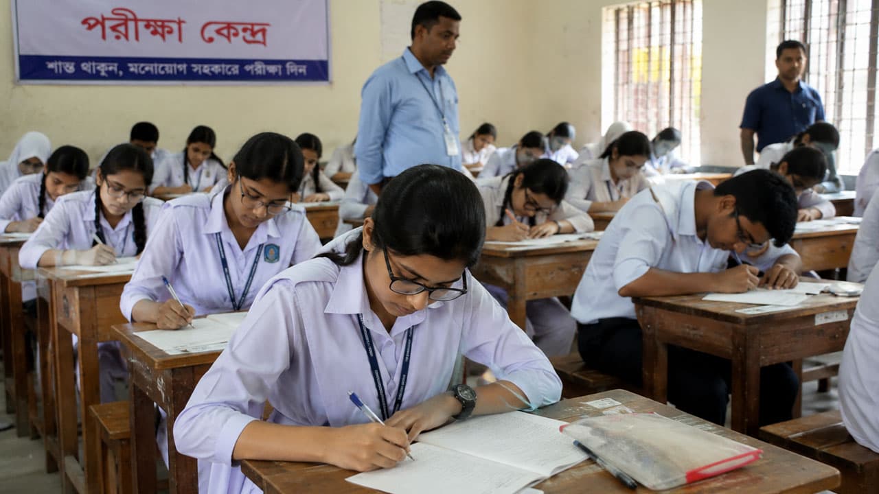 পরীক্ষায় কমছে অংশগ্রহণ, কারণ চিহ্নিতের তাগিদ
