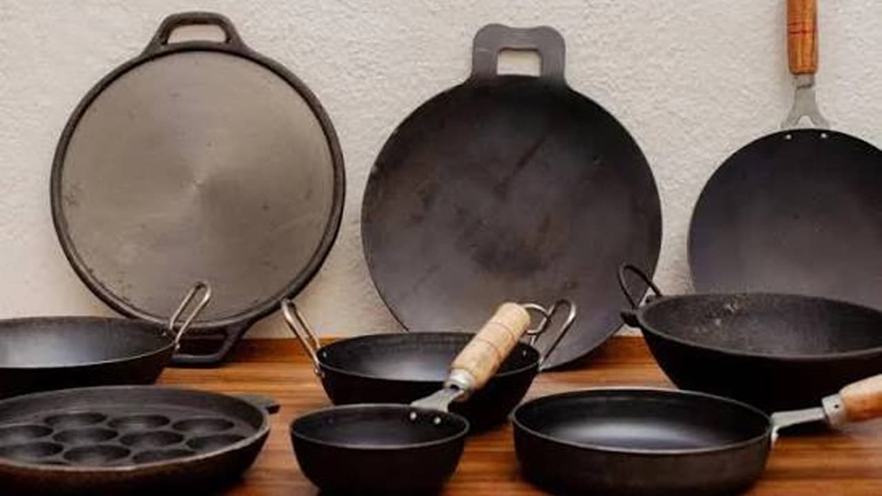 লোহার কড়াইয়ে ভুলেও রান্না করবেন না যে ৬ খাবার