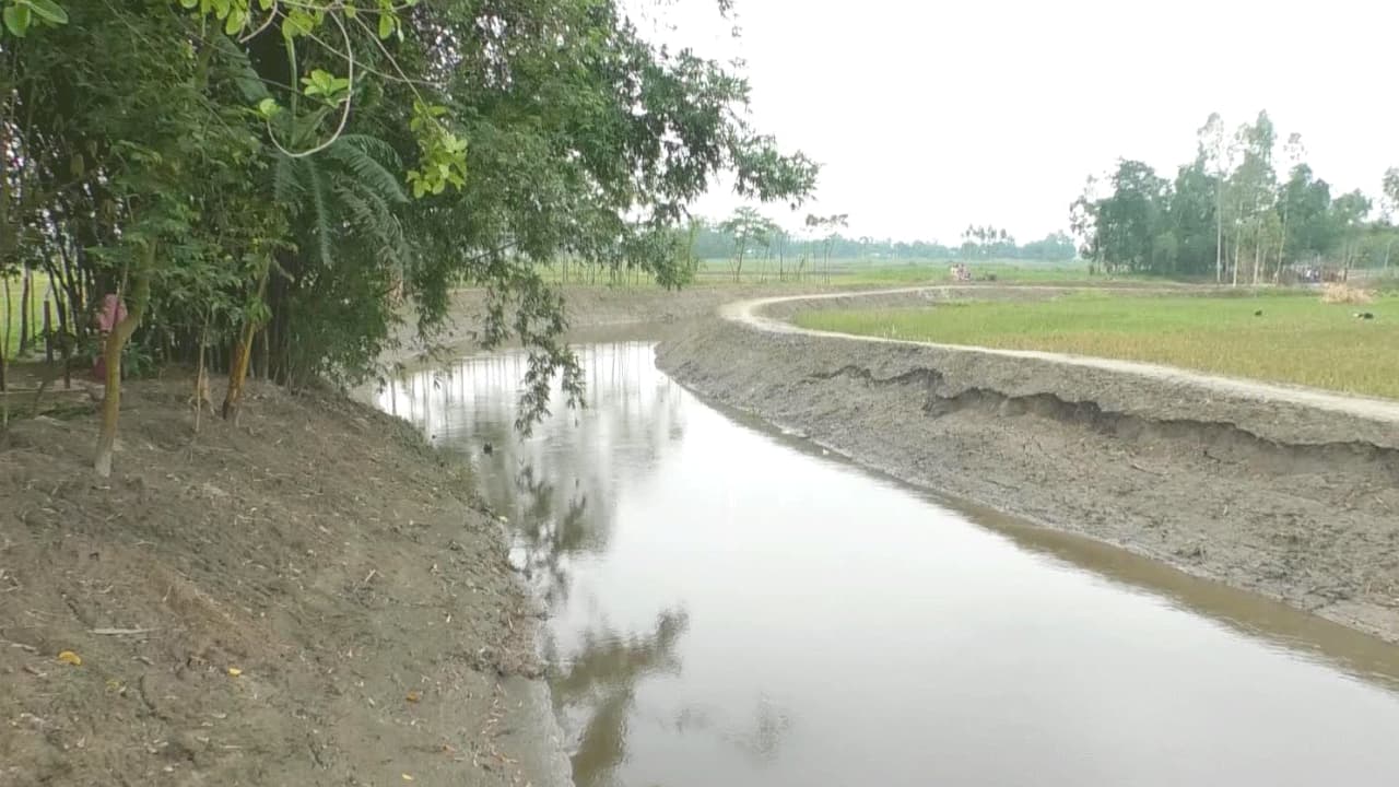 নদীকে ‘খাল’ বানিয়ে ফের খনন, ৫ বছরেই ৩৯ লাখ টাকার নতুন প্রকল্প
