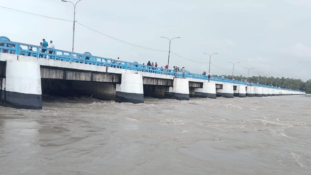 তিস্তায় পানি বৃদ্ধি, খুলে দেওয়া হয়েছে ৪৪ জলকপাট