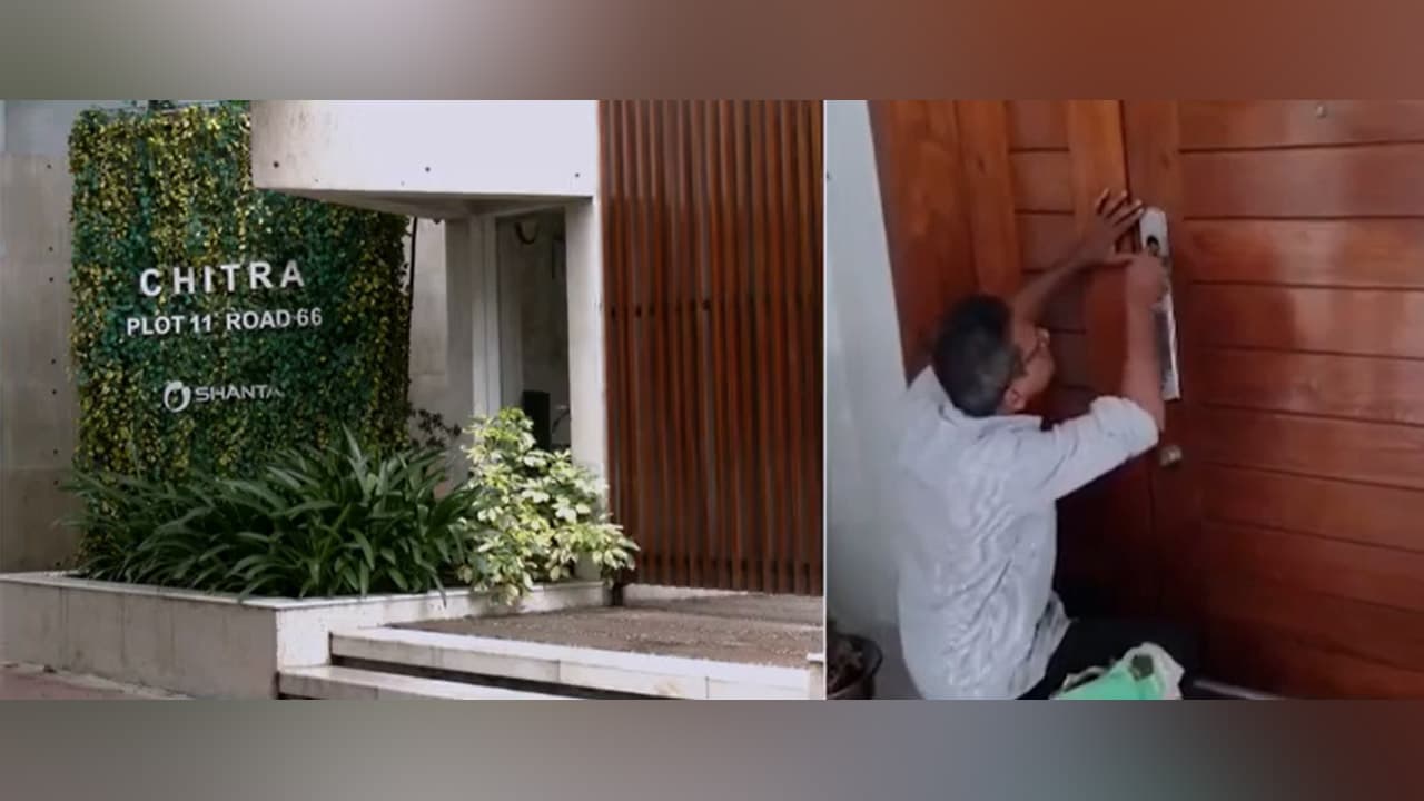 সাবেক ভূমিমন্ত্রীর ফ্ল্যাটে অভিযান, পাওয়া গেল বিলাসবহুল যেসব জিনিসপত্র