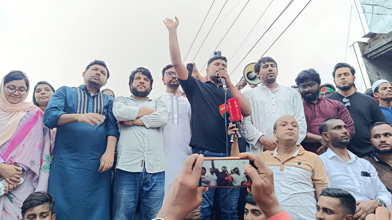 ব্যবসায়ী ও বালুখেকোদের টাকায় নির্বাচিতরা জনগণের কথা বলে না: হাসনাত