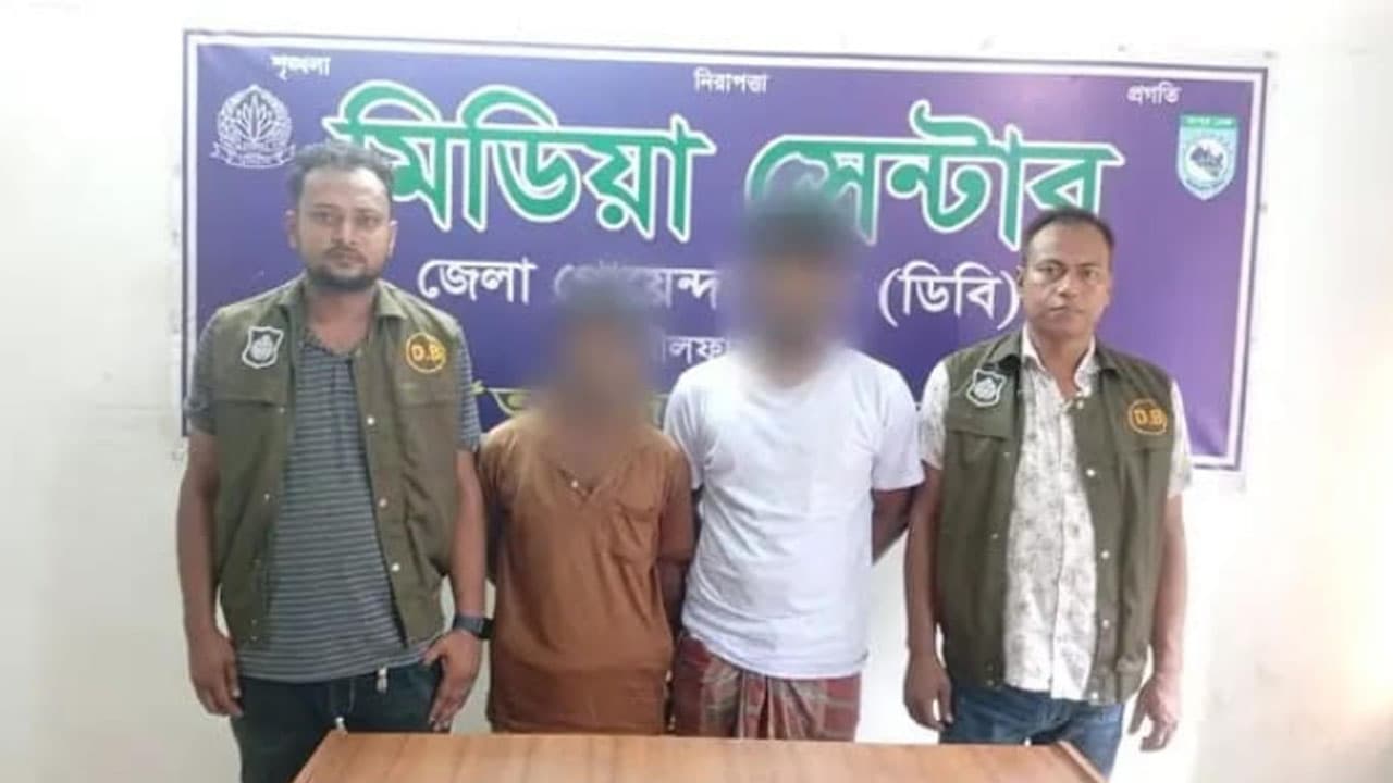বাড়িতে বসে জাল ভিসা তৈরি, দুই ভাই গ্রেপ্তার
