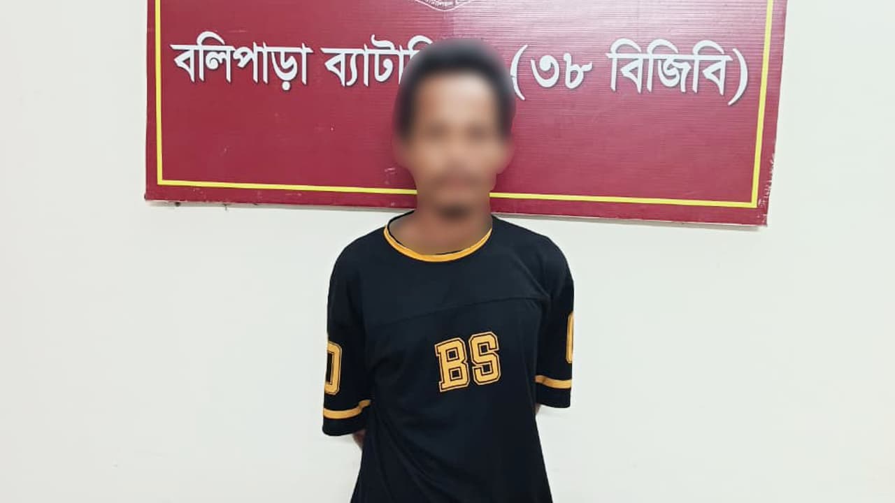 সড়কে চাঁদাবাজির সময় জেএসএস সদস্য আটক