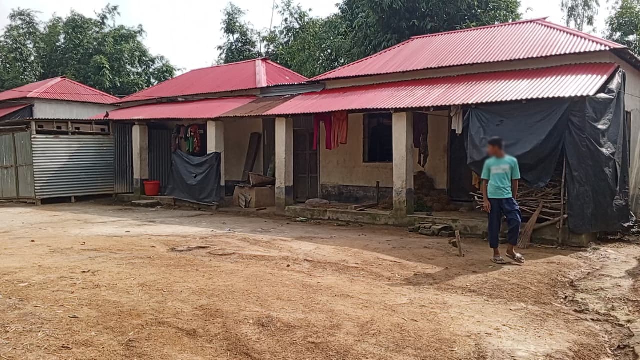 টাঙ্গাইলে লাখ টাকায় বিক্রি হচ্ছে আশ্রয়ণ প্রকল্পের ঘর