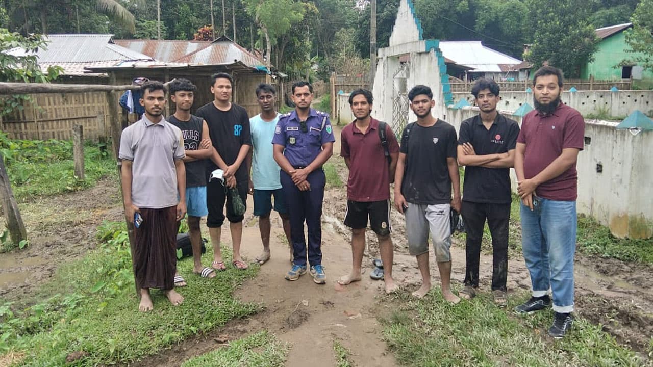৯৯৯-এ কল পেয়ে হামহাম জলপ্রপাতে আটকে পড়া ১০ পর্যটককে উদ্ধার
