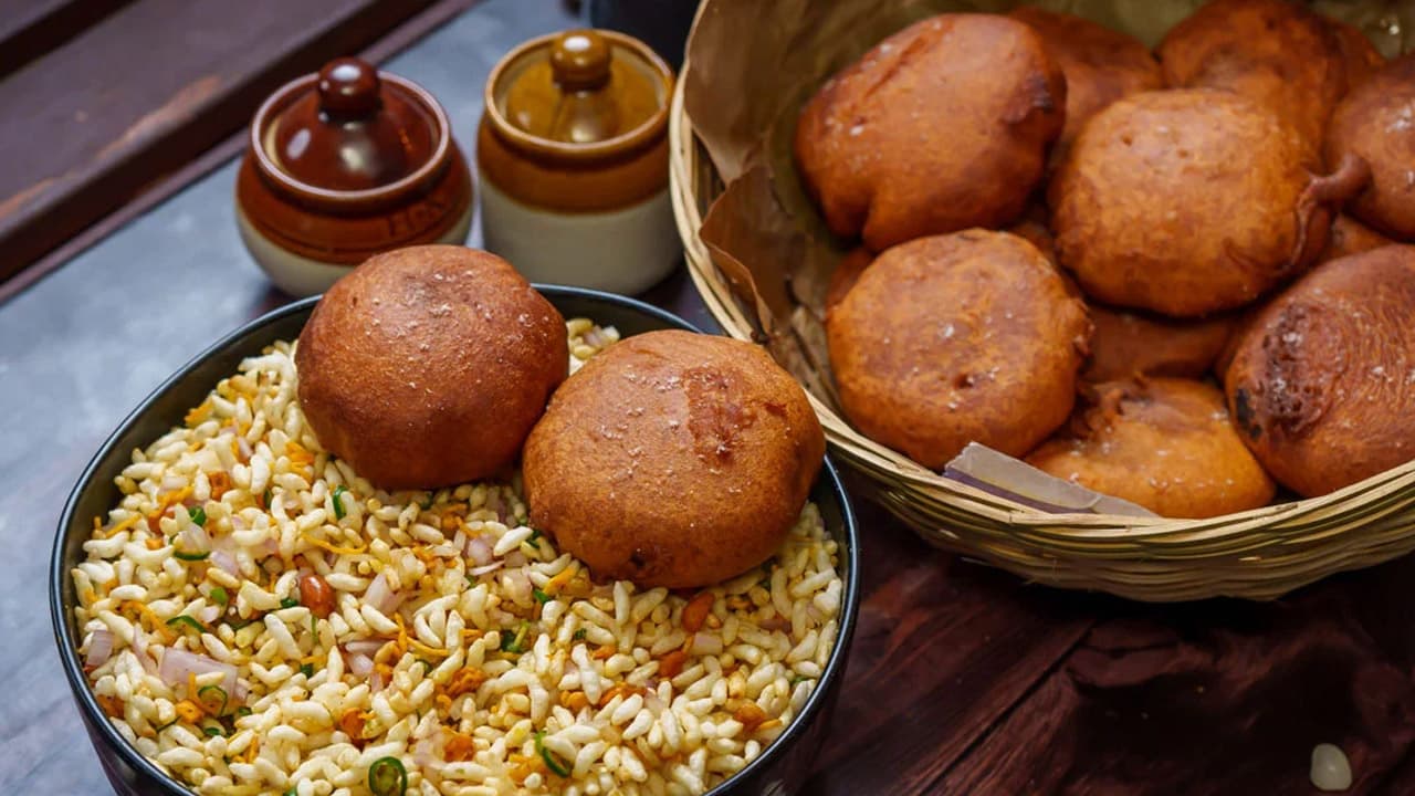 বিকেলের নাশতায় ঘরেই বানিয়ে নিন মজাদার আলুর চপ