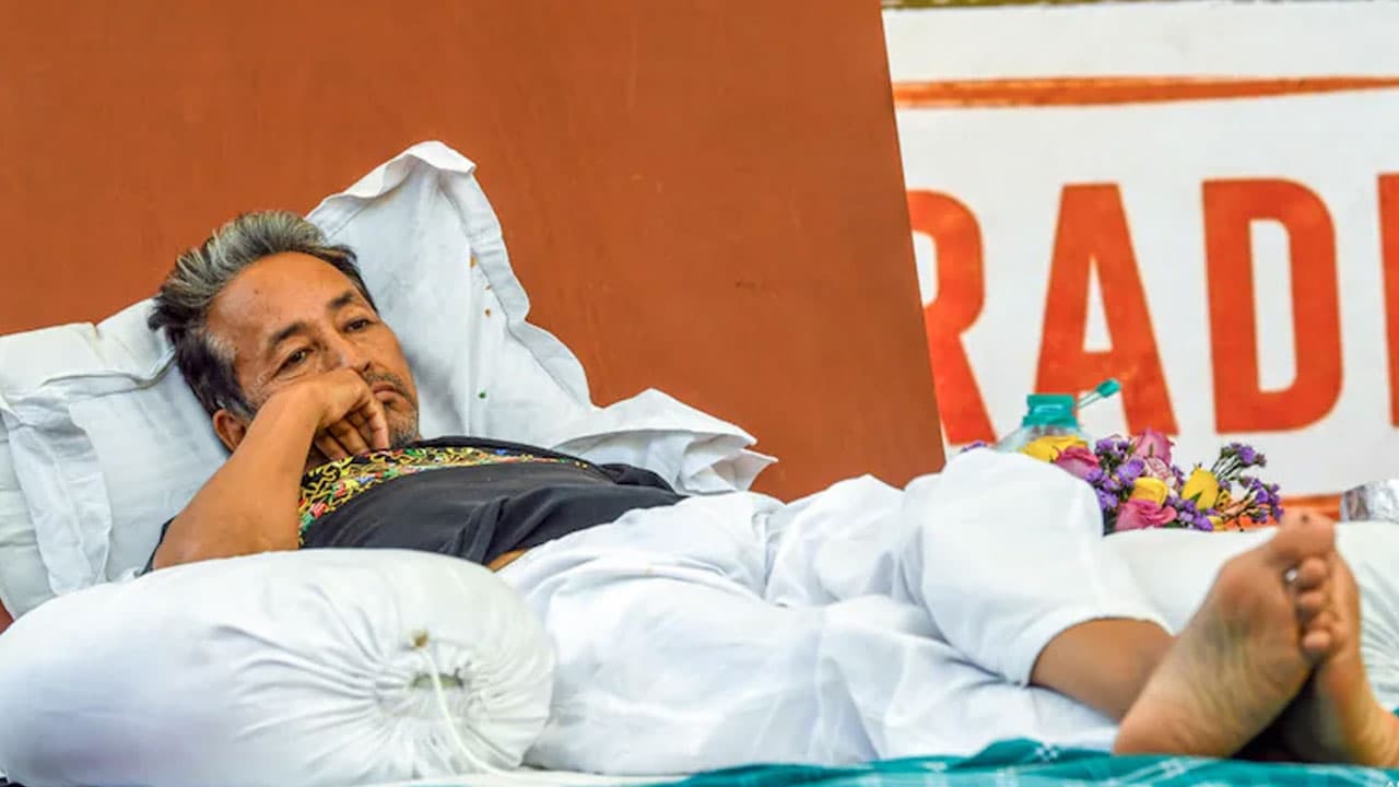 সরকারের সঙ্গে বৈঠকের পরও অনশন চালিয়ে যাওয়ার ঘোষণা সোনম ওয়াংচুকের
