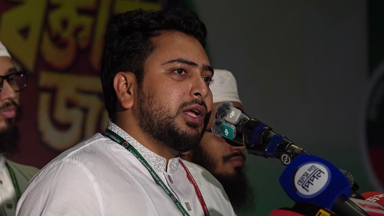 মাদ্রাসা শিক্ষার্থীদের অবদানের রাষ্ট্রীয় স্বীকৃতি দিতে হবে: নাহিদ ইসলাম