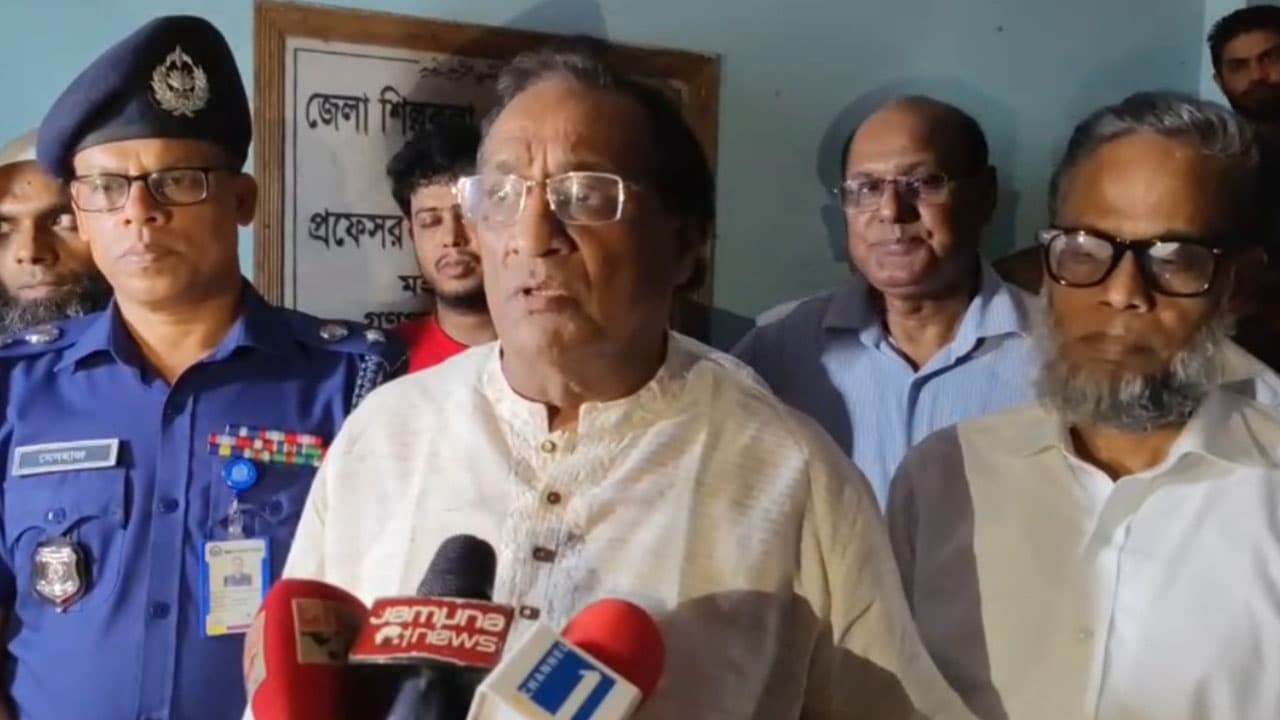 তারকাদের রাজনীতিতে টেনে এনে সংস্কৃতি ও ক্রীড়ার ক্ষতি করা হয়েছে