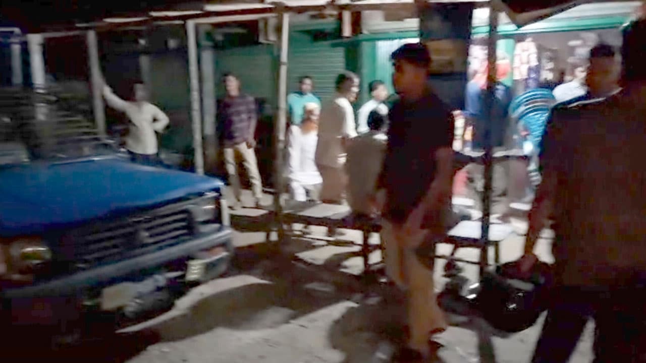 ‎‎‎‎সুজানগরে মাদকবিরোধী সভা নিয়ে দুই পক্ষের ধাওয়া-পাল্টা ধাওয়া, গুলিবর্ষণ
