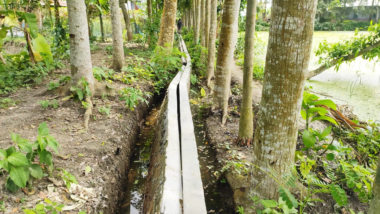 চেয়ারম্যানের নির্মাণ করা ড্রেন টিকল মাত্র সাত দিন