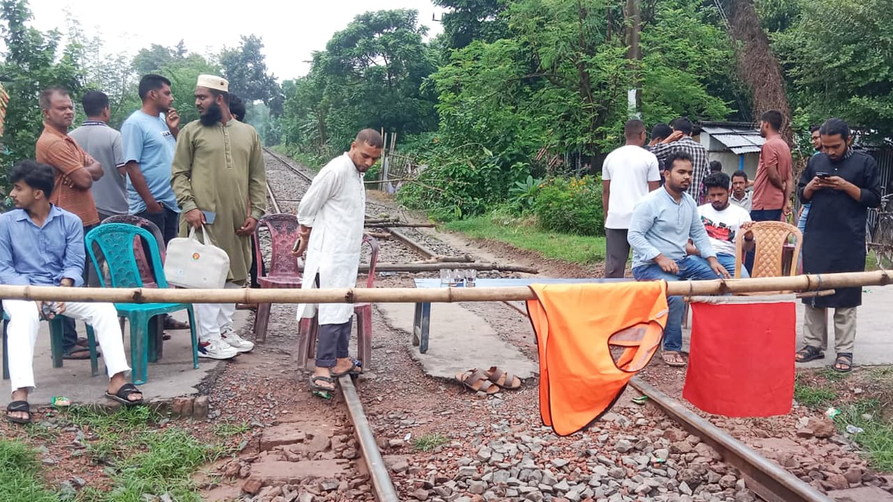 রাজশাহীর সঙ্গে সারা দেশের রেল যোগাযোগ বন্ধ