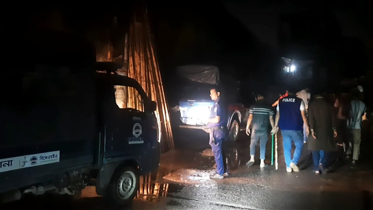 নারায়ণগঞ্জে ব্রাজিল-আর্জেন্টিনা সমর্থকদের সংঘর্ষ, ককটেল বিস্ফোরণ