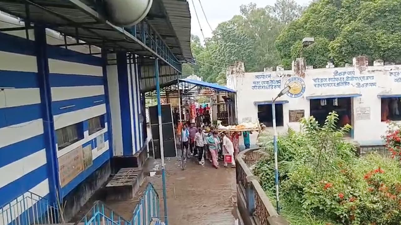 জ্বলন্ত চিতায় ঝাঁপ দিয়ে সহমরণের চেষ্টা যুবকের