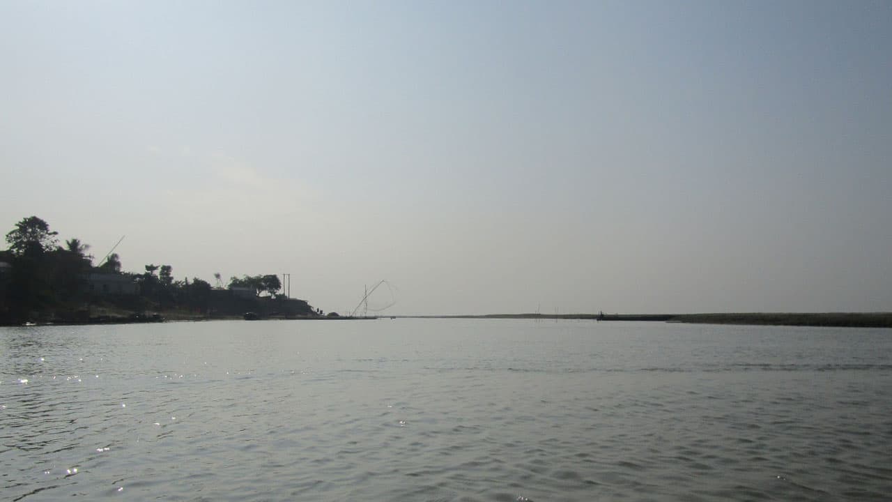 জিনজিরাম নদীতে ভাসছিল অজ্ঞাত যুবকের মরদেহ