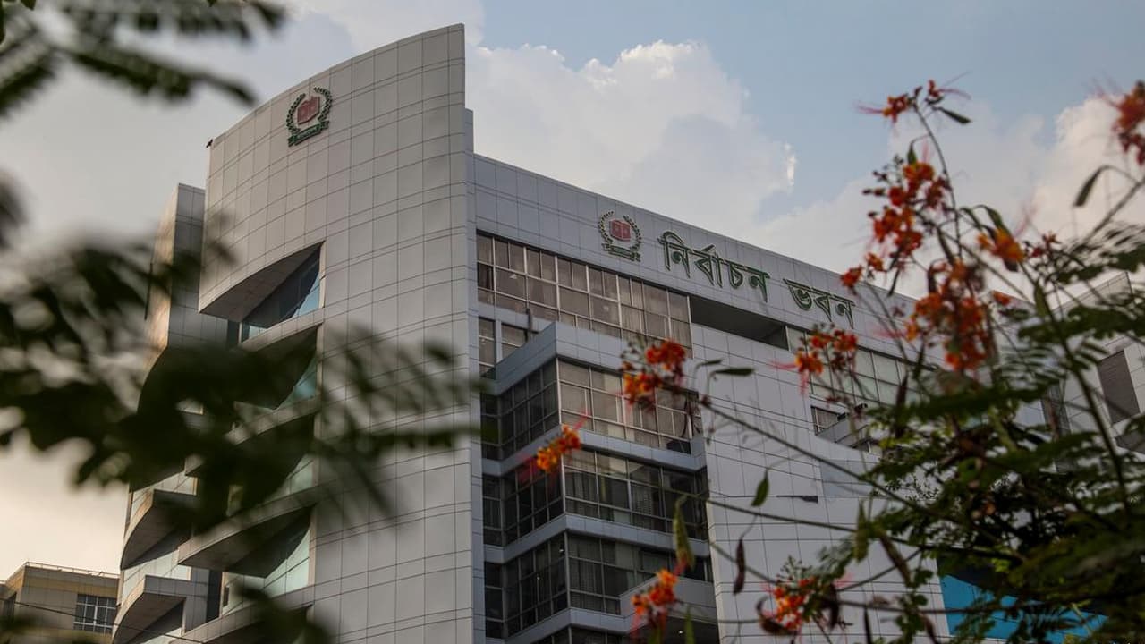স্থানীয় সরকার নির্বাচনে এমপিওভুক্ত শিক্ষকরা প্রার্থী হতে পারবেন না