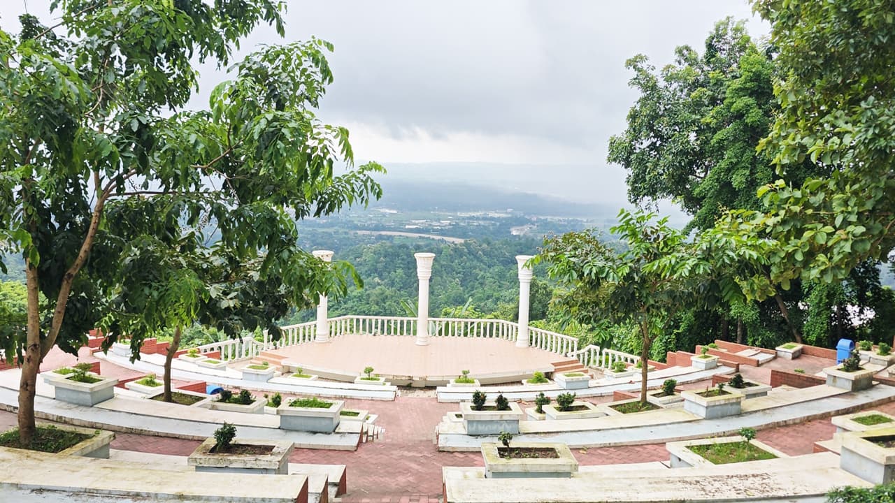 ৯ দিনের বৃষ্টিতে খাগড়াছড়ির পর্যটন খাতে ধস