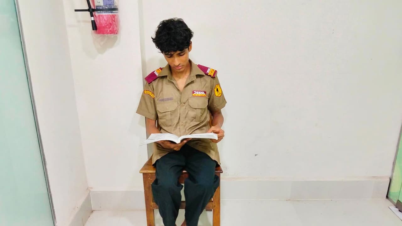 বিকেলে বাবার দাফন, রাতে ডিউটি, সকালে পরীক্ষা