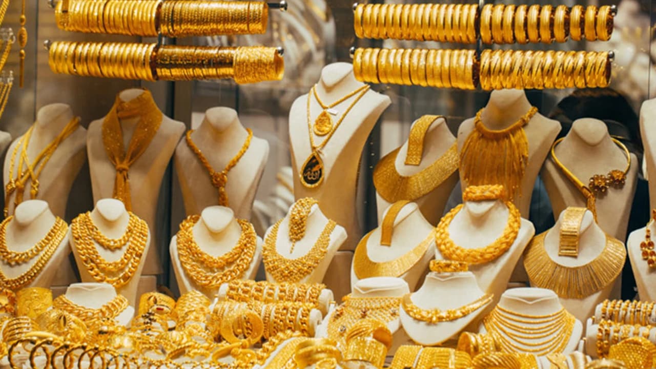 আবারও বাড়ল স্বর্ণে দাম, ভরি কত
