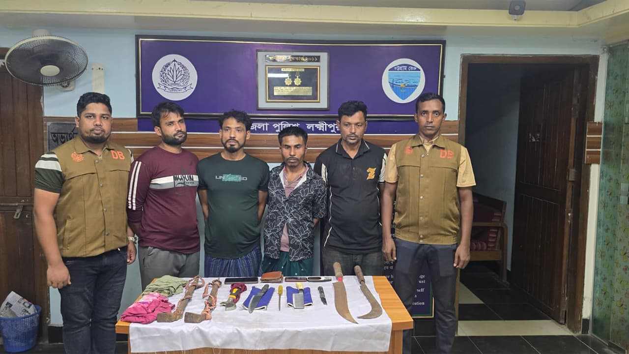 লক্ষ্মীপুরে ডাকাতির প্রস্তুতিকালে গ্রেপ্তার ৪