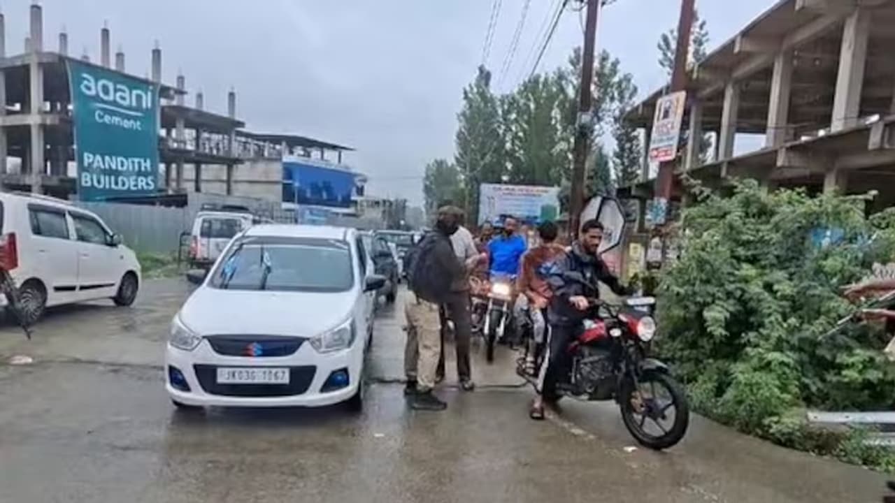 কাশ্মীরে ফের সন্ত্রাসী হামলা, পুলিশ সদস্য নিহত
