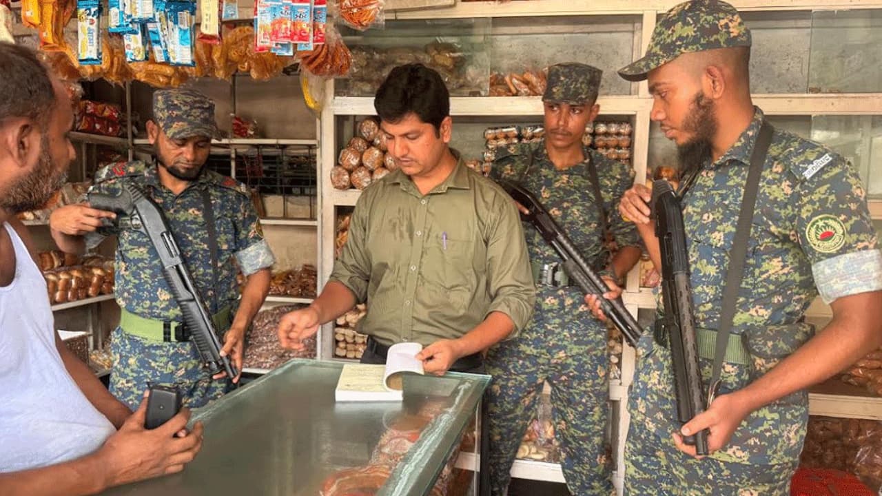 বারবার সতর্ক করলেও শোধরায়নি, বেকারিকে জরিমানা