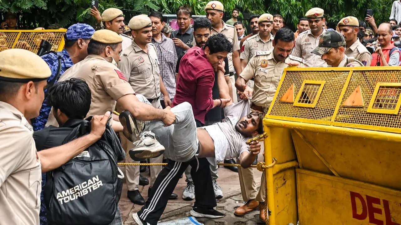 সিজেপির মিছিলের পুলিশের বলপ্রয়োগ, তদন্ত কমিটি গঠনের দাবি