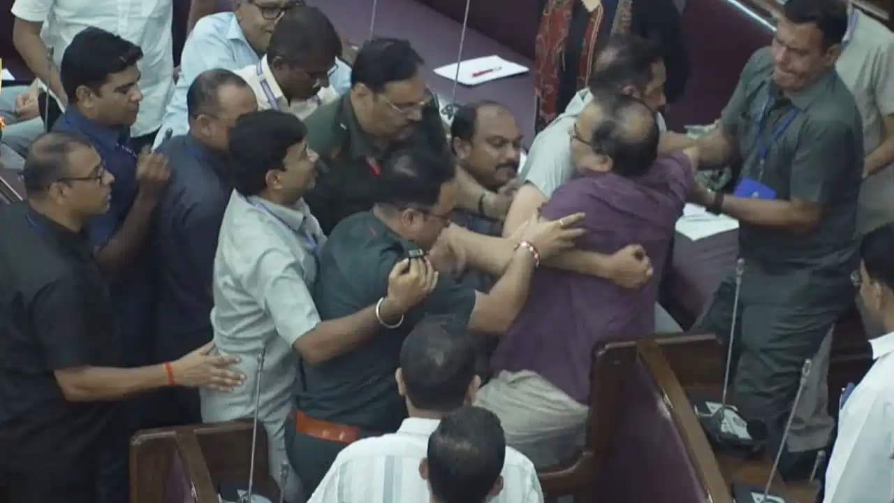 বিধানসভা থেকে কুণাল ঘোষকে বের করে দিলেন স্পিকার