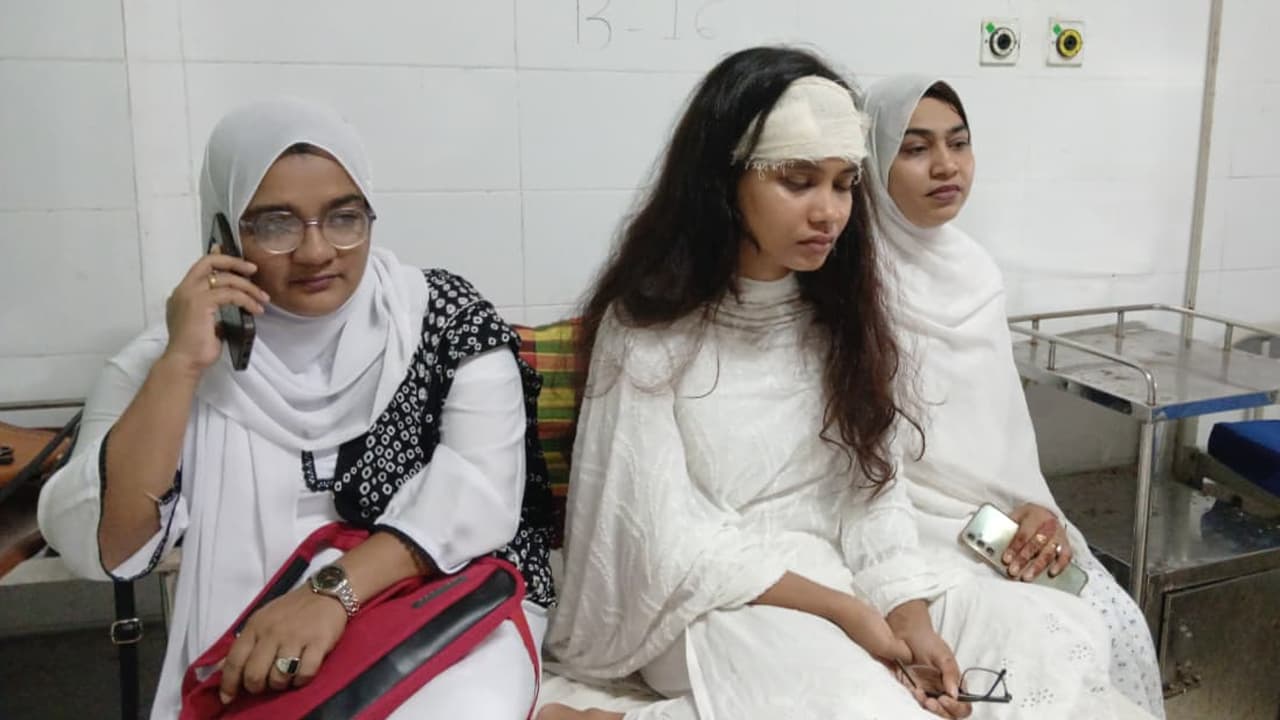 বিচার চলাকালে নারী আইনজীবীর মাথা ফাটালেন বিচারক