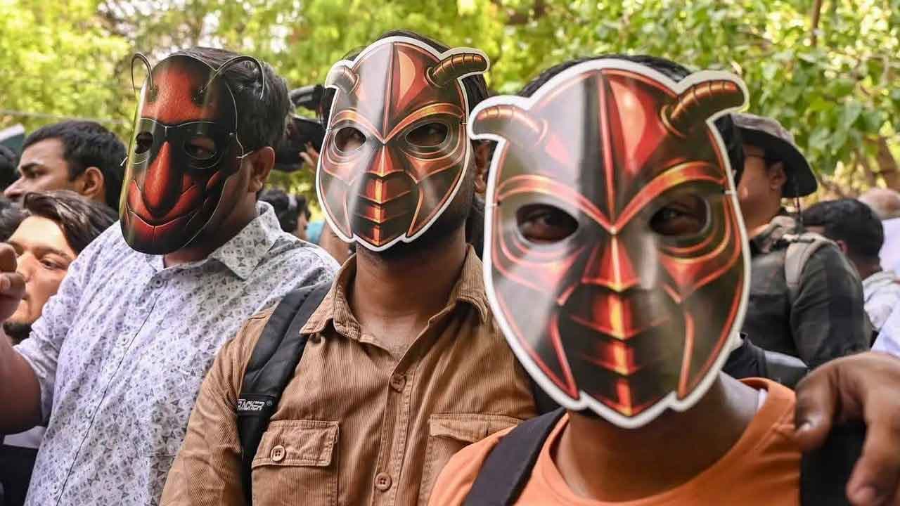 এবার কলকাতায় আন্দোলনের ছক ককরোচ পার্টির