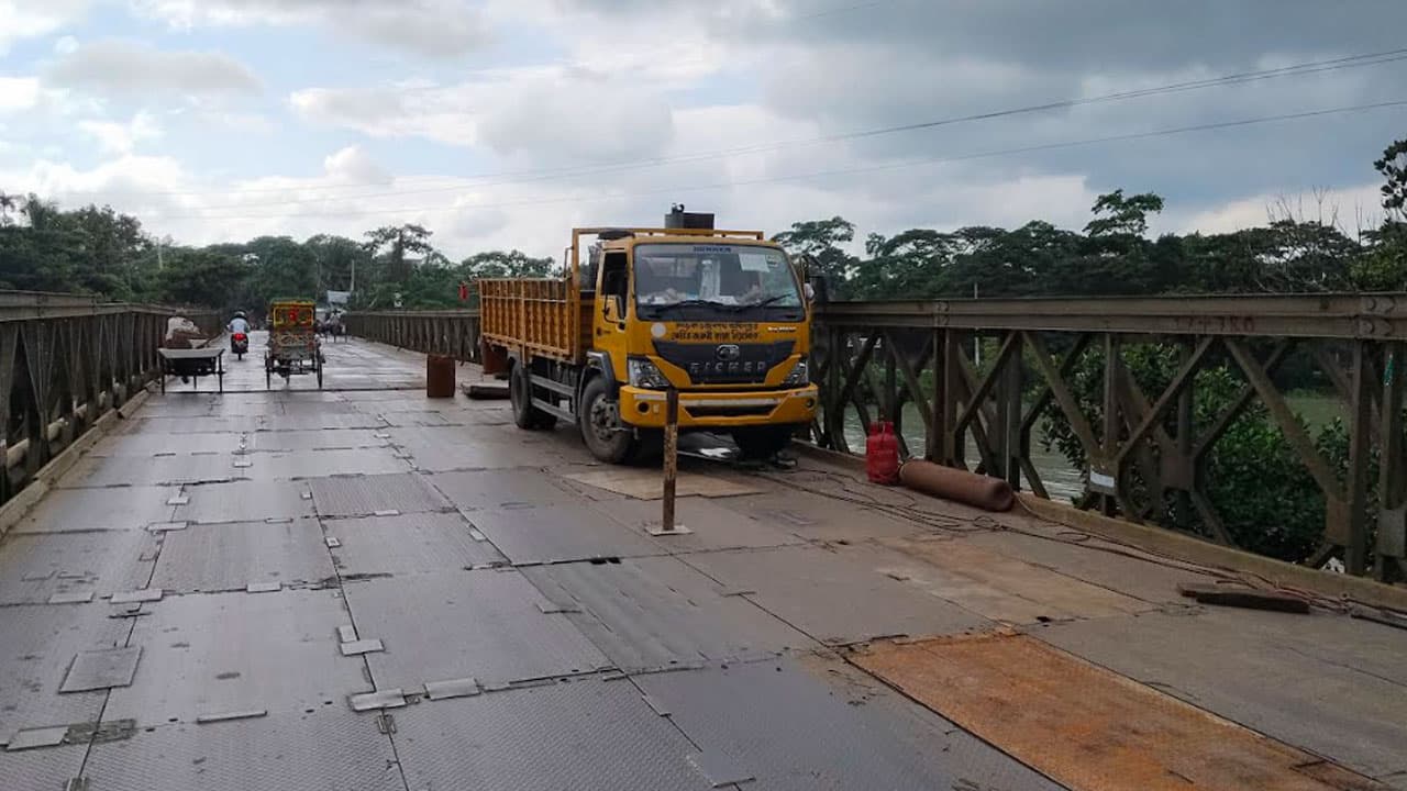 ঝুঁকিপূর্ণ ঘোষণার এক দশক পেরিয়েও হয়নি নতুন সেতু