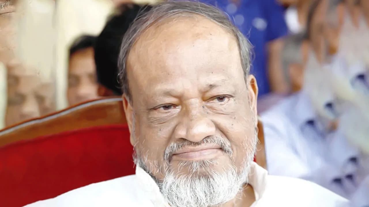 বিএনপির স্থায়ী কমিটির সদস্য ব্যারিস্টার রফিকুল ইসলাম মিয়া লাইফ সাপোর্টে