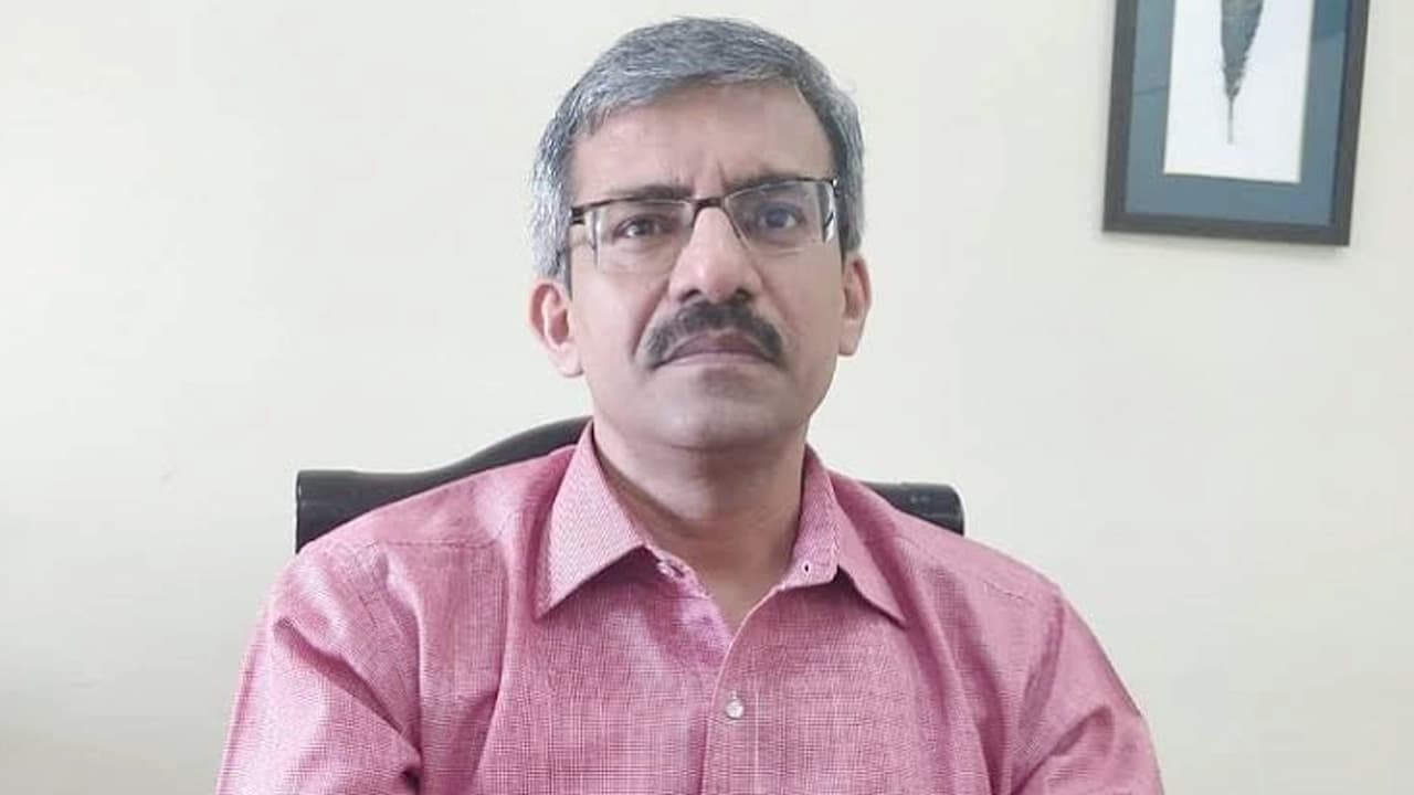 বিক্ষোভের মুখে এবার সরানো হলো ভারতের শিক্ষাসচিবকে