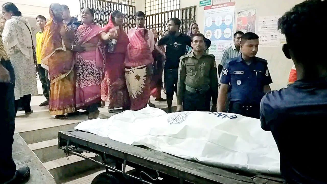 বরগুনায় হাসপাতালে স্ত্রীর মরদেহ রেখে পালিয়েছেন স্বামী