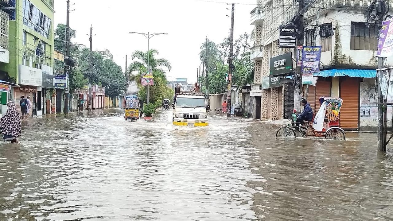 যশোর/কোটি টাকা ব্যয়ে ড্রেন পরিষ্কার, তবুও কাটেনি জলাবদ্ধতা