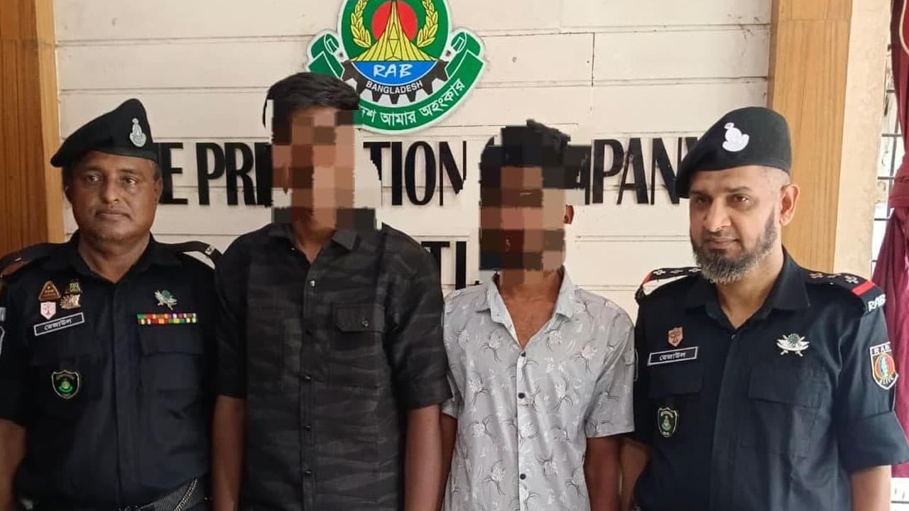 কুষ্টিয়ায় ৩ কেজি গাঁজাসহ দুই যুবক গ্রেপ্তার