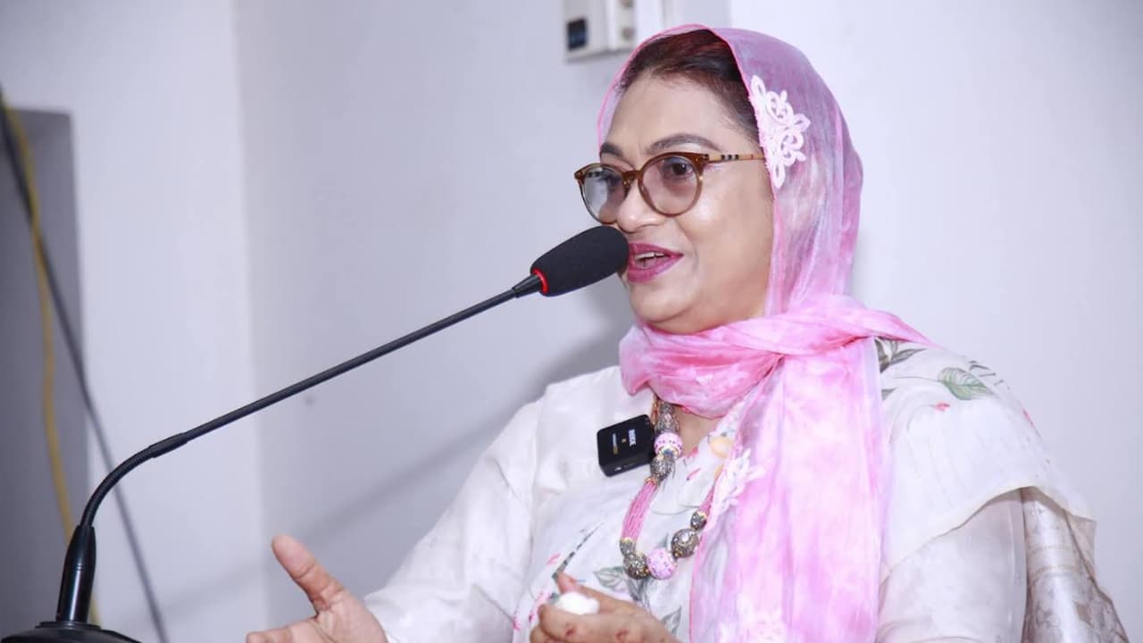 মেয়াদের মাঝপথেই এমপি স্ত্রীকে সভাপতি করে কমিটি পরিবর্তন