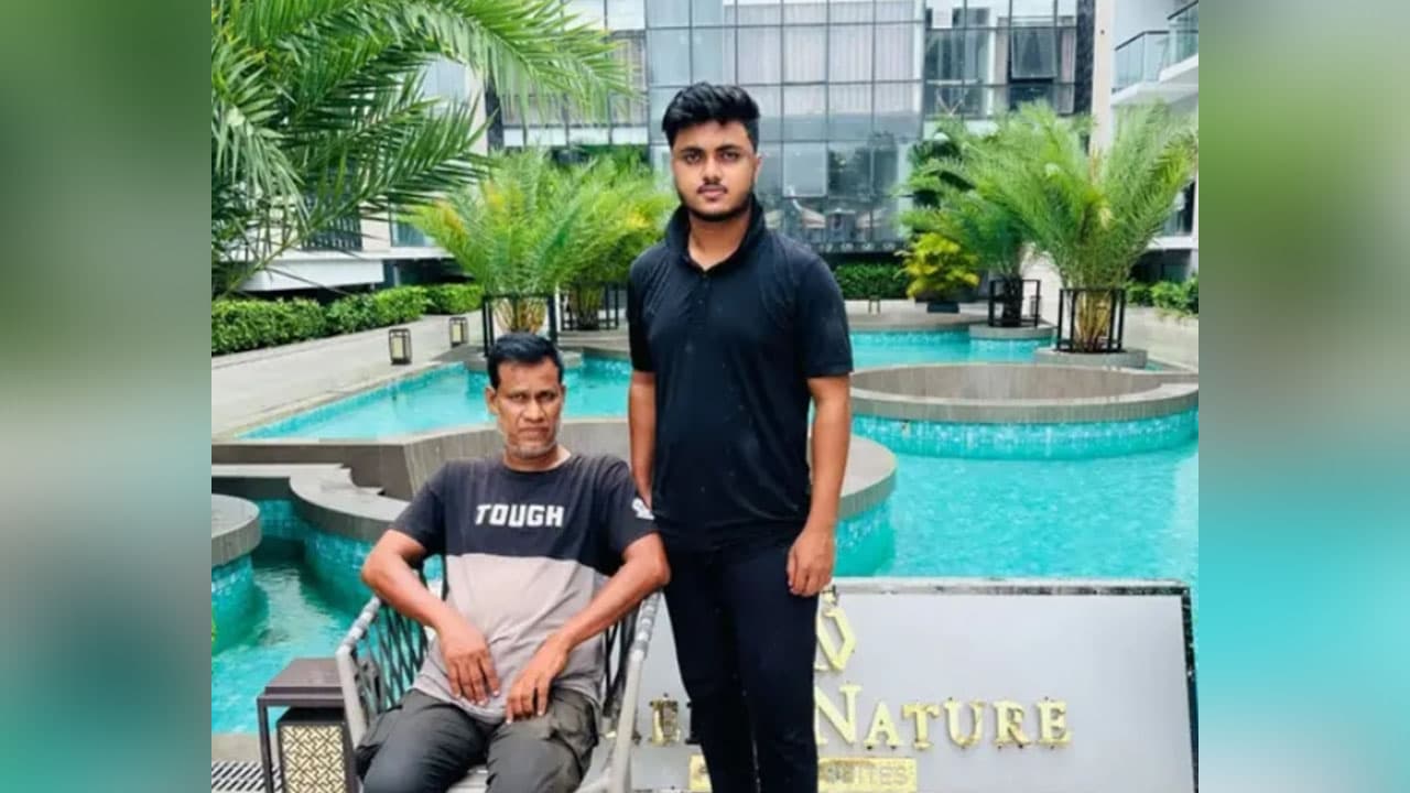 সমুদ্রে গোসলে নেমে বাবা নিখোঁজ, ছেলে জীবিত উদ্ধার