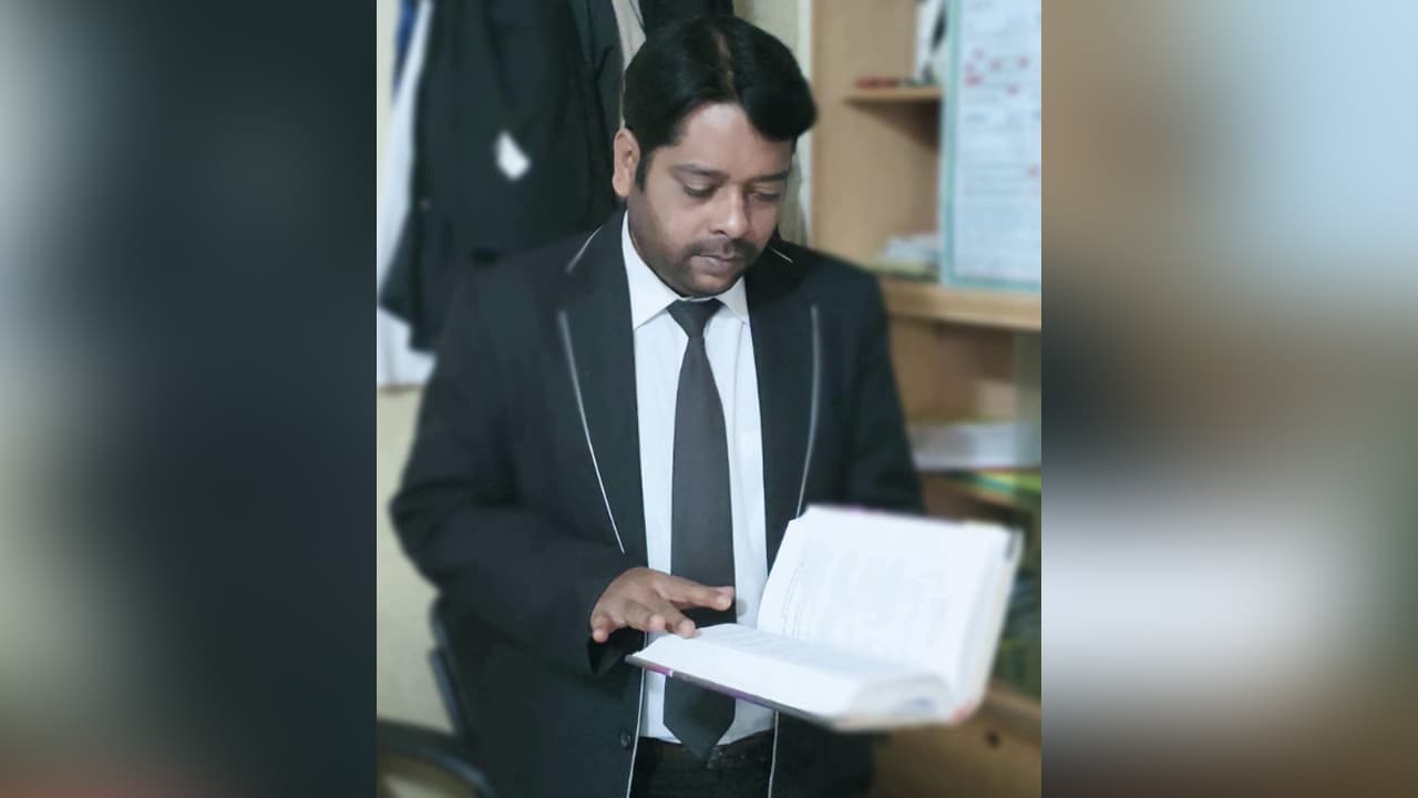বাড়ি ফেরার পথে ছুরিকাঘাতে আইনজীবী নিহত
