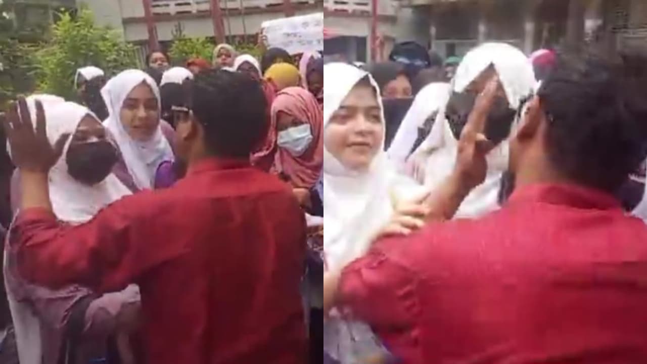 ‘আমার চাকরি খাইয়েন না’, শিক্ষার্থীদের মানববন্ধনে শিক্ষকের আকুতি