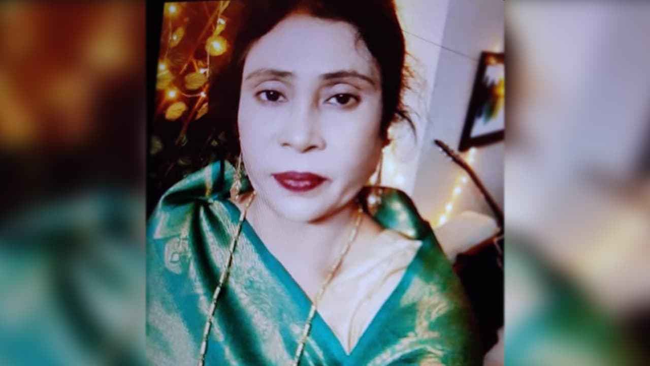 পলাতক থেকেও ৬ মাসের বেতন পেলেন আ.লীগ নেত্রী