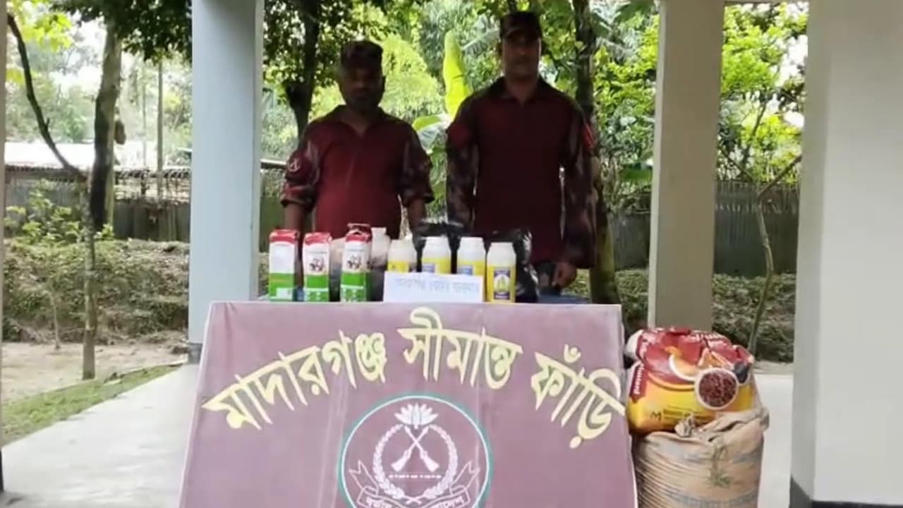 কুড়িগ্রামে বিজিবির অভিযানে ৩২ লাখ টাকার ভারতীয় পণ্য জব্দ