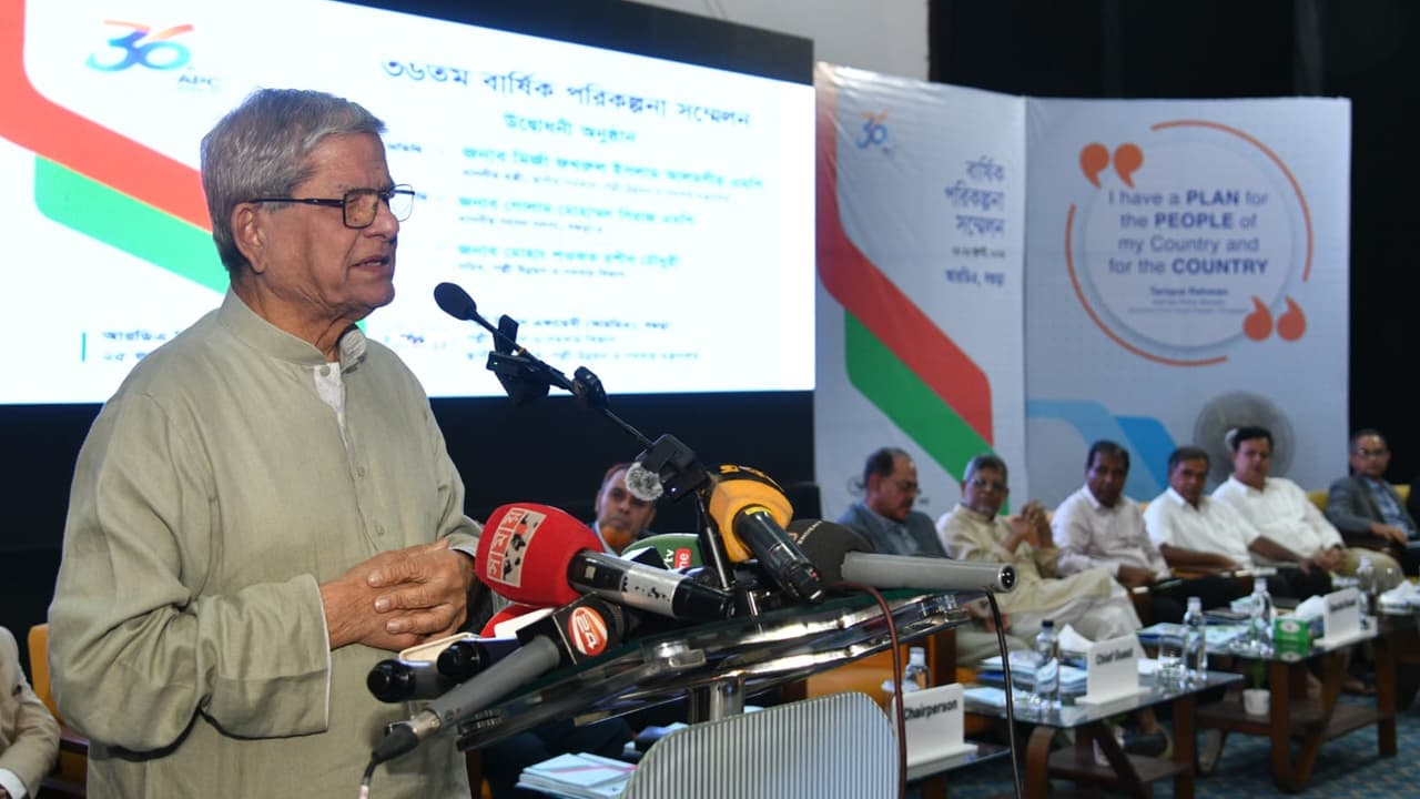 রাজনৈতিক বিতর্ক নয়, গবেষণা ও উদ্ভাবনে গুরুত্ব দিন: স্থানীয় সরকার মন্ত্রী